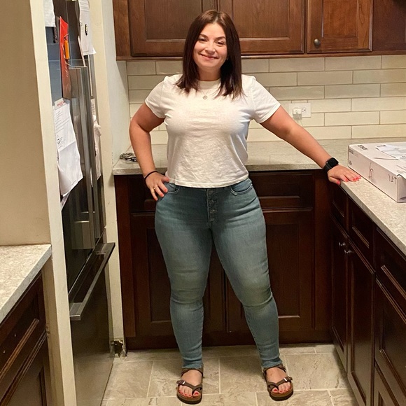 Meet your Posher, Nichole - Picture 4 of 4